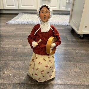 Byers Choice‎ Carolers 2004 Williamsburg Woman Drummer